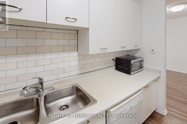 304 - 25 Meadow Lane, Barrie, ON L4N7K2 Photo 2