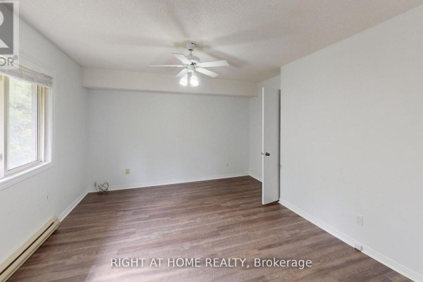 304 - 25 Meadow Lane, Barrie, ON L4N7K2 Photo 3