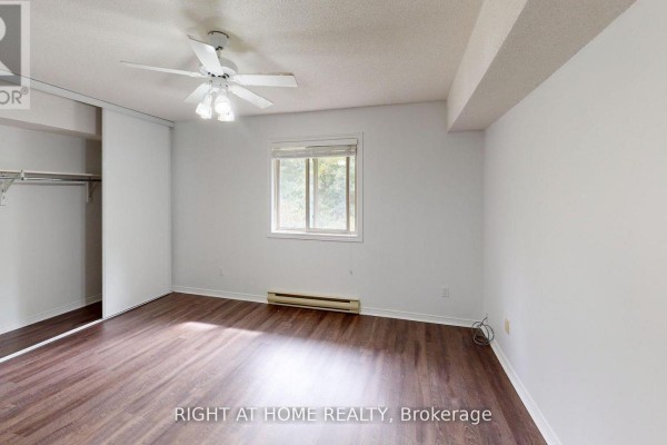 304 - 25 Meadow Lane, Barrie, ON L4N7K2 Photo 4