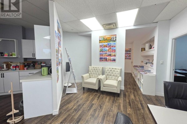 304 - 350 Highway 7 E, Richmond Hill, ON L4B3N2 Photo 5