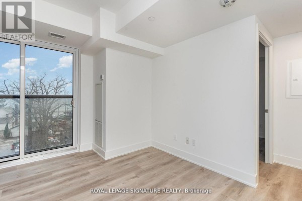 Living room - 304 - 370 Martha Street, Burlington, ON L7R0G9 Photo 3