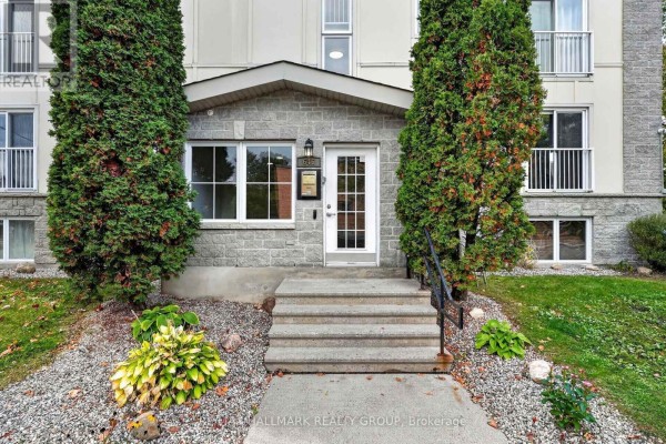 304 - 646 Cummings Avenue, Ottawa, ON K1K2K6 Photo 2