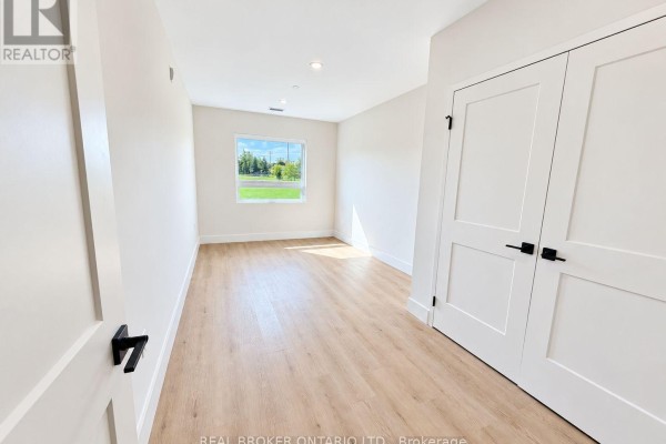 Bedroom 2 - 304 - 8 Hutt Lane, Thorold, ON L2V0R5 Photo 4