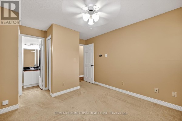 Living room - 304 - 820 Laurier Boulevard, Brockville, ON K6V6Z2 Photo 3