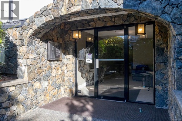 Ensuite - 304 1039 Linden Ave, Victoria, BC V8V4H4 Photo 2