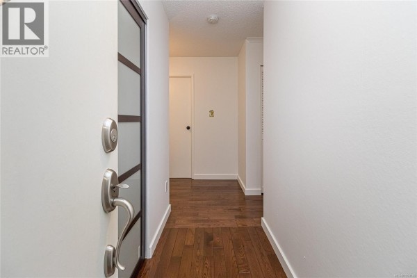 Bedroom - 304 1039 Linden Ave, Victoria, BC V8V4H4 Photo 4