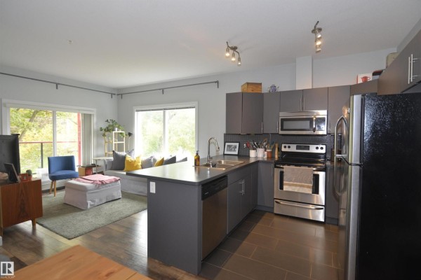 Kitchen - #304 10611 117 St Nw, Edmonton, AB T5H0G6 Photo 3