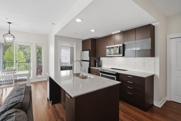 304 13339 102a Avenue, Surrey, BC, photo 2