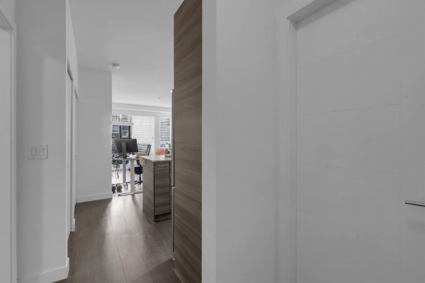 304 13963 105 Boulevard, Surrey, BC V3T0M9 Photo 5