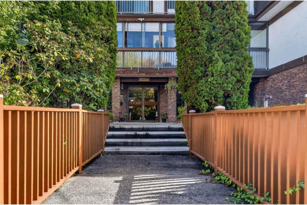 304 1444 Martin Street, Surrey, BC V4B3W7 Photo 3