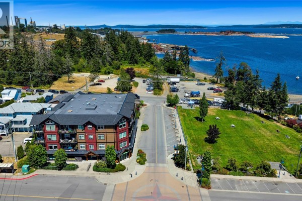 Aerial view of the apartment building adjacent to a green park and waterfront. - 304 1533 Joan Ave, Crofton
