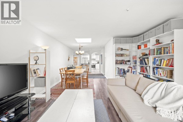 304 1550 Fell Avenue Avenue, North Vancouver, BC V7P3E7 Photo 4