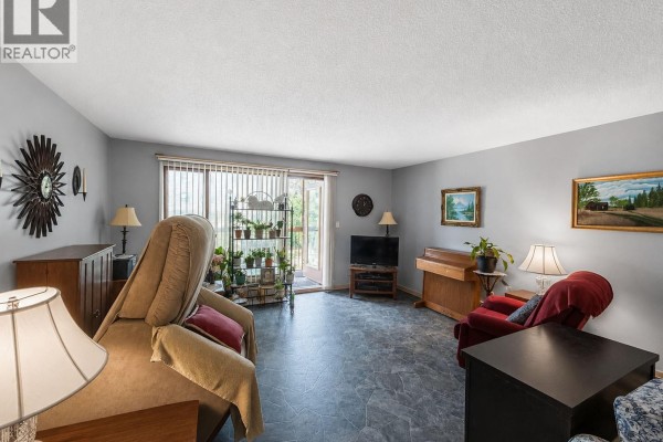 Living room - 304 255 7th Street E, Prince Albert, SK S6V0R9 Photo 2