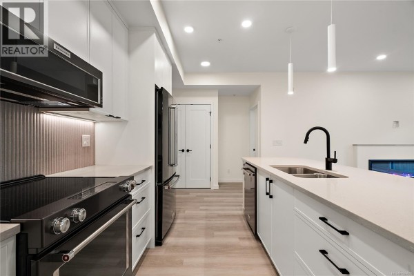 Ensuite - 304 610 Lampson St, Esquimalt, BC V9A0L4 Photo 2