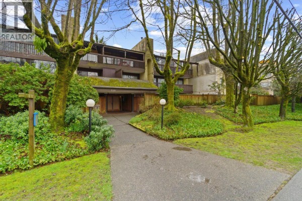 304 720 Eighth Avenue, New Westminster, BC V3M2R3 Photo 2