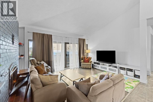 304 720 Eighth Avenue, New Westminster, BC V3M2R3 Photo 4