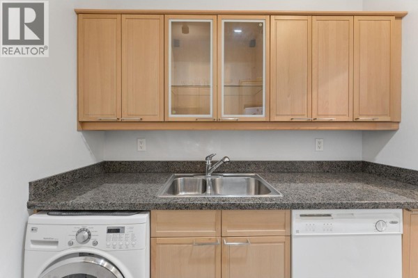 304 827 W 16th Street, North Vancouver, BC V7P1R2 Photo 2