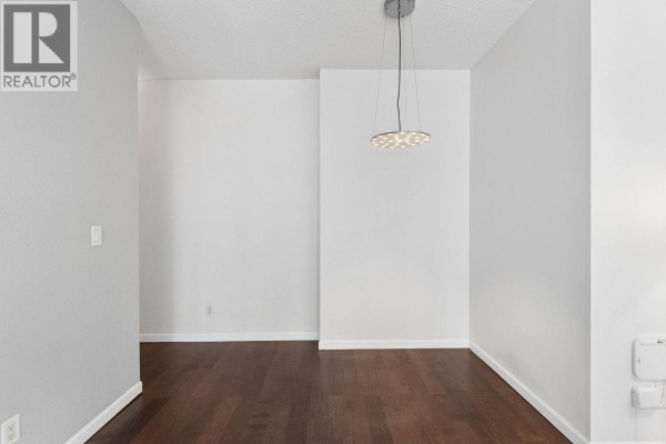 304 827 W 16th Street, North Vancouver, BC V7P1R2 Photo 4