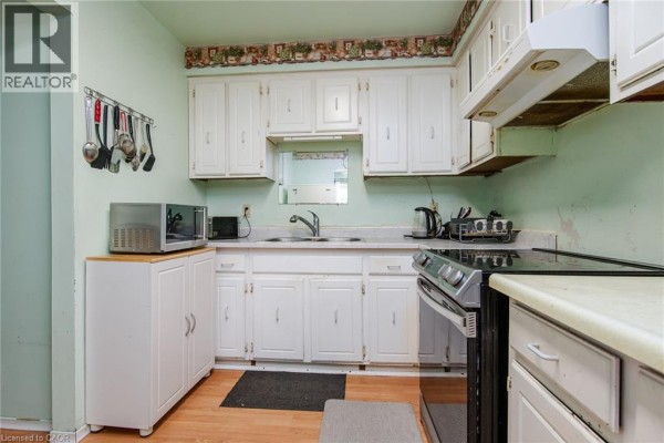 Bedroom - 304 Bluevale Street N Unit# C, Waterloo, ON N2J4G3 Photo 4