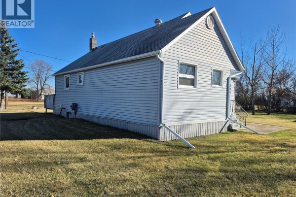 Living room - 304 Froude Street, Griffin, SK S0C1G0 Photo 2