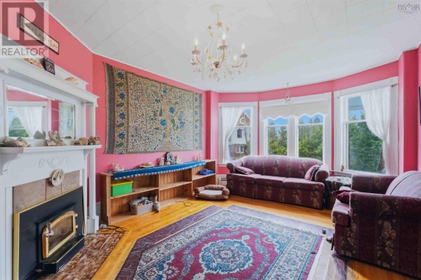 Living room - 304 Granville Street, Bridgetown, NS B0S1C0 Photo 4