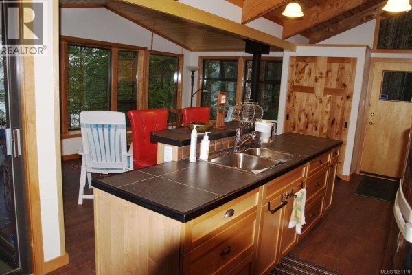Dining room - 304 Long Island Lane, Decourcy Island, BC V0R1X7 Photo 4