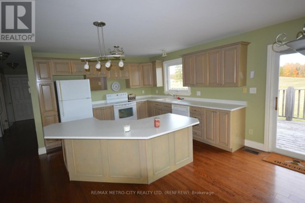 Primary Bedroom - 304 Mansel Hill Road, Whitewater Region, ON K0J1K0 Photo 4
