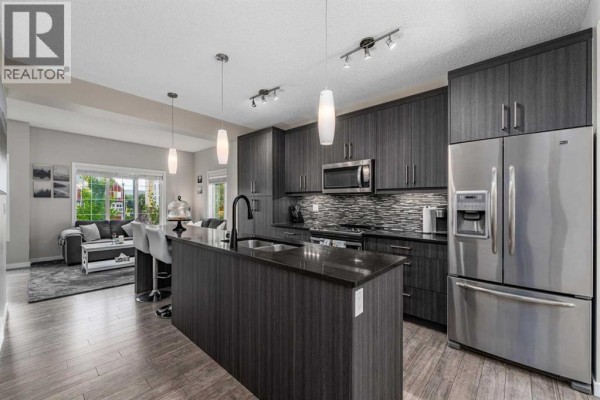 Kitchen - 304 Marquis Lane Se, Calgary, AB T3M2G8 Photo 3