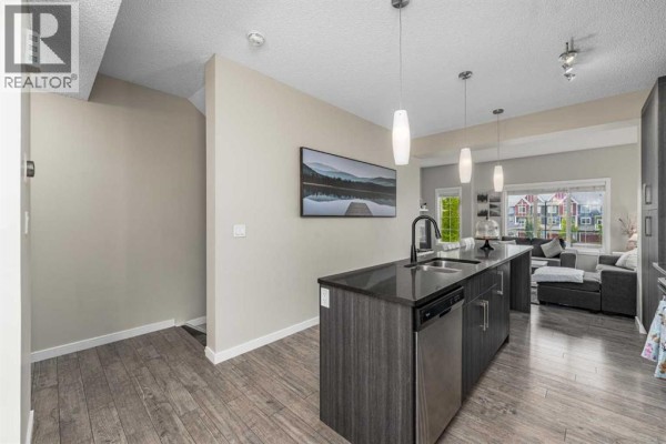 Dining room - 304 Marquis Lane Se, Calgary, AB T3M2G8 Photo 4