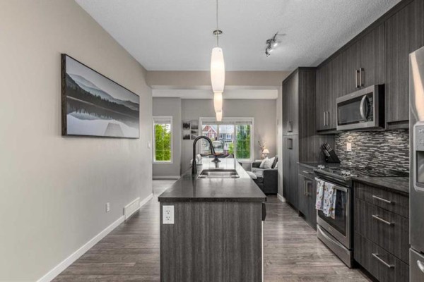 Living room - 304 Marquis Lane Se, Calgary, AB T3M2G8 Photo 5