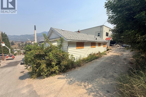 Storage - 304 Mcanally Street, Trail, BC V1R3R4 Photo 3