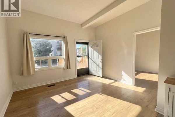 Living room - 304 Parent Avenue Unit# 2, Windsor, ON N9A2B8 Photo 5