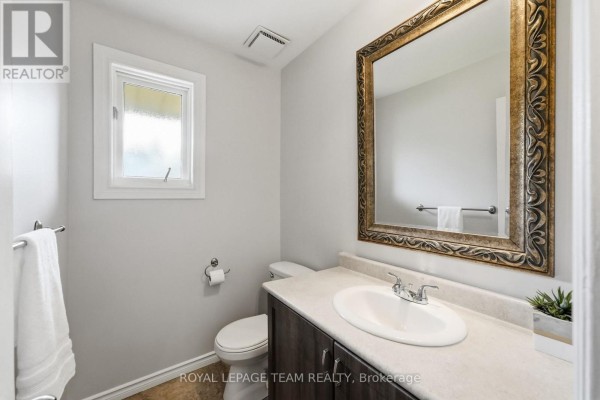 Bedroom 2 - 304 Valade Crescent, Ottawa, ON K4A2X3 Photo 5