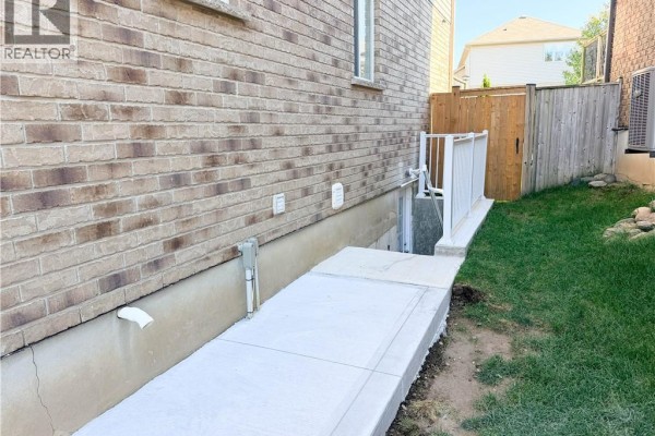3pc Bathroom - 304 Westpark Crescent, Waterloo, ON N2T0A4 Photo 3