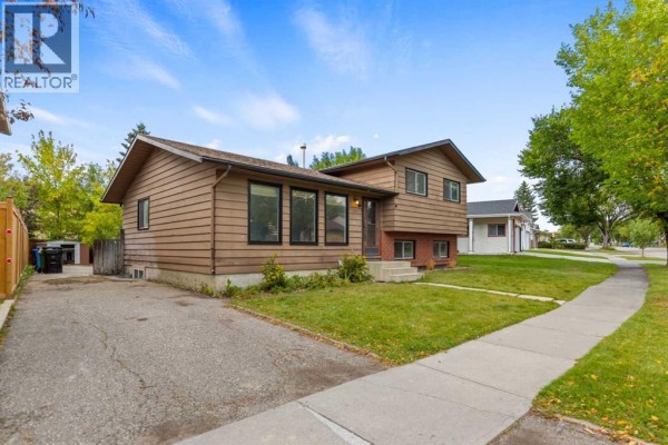 Kitchen - 304 Whitefield Drive Ne, Calgary, AB T1Y5J3 Photo 2