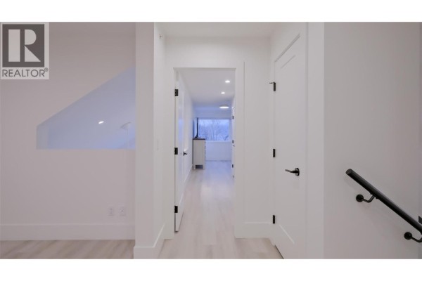 4pc Ensuite bath - 3040 Landry Crescent, Summerland, BC V0H1Z9 Photo 5
