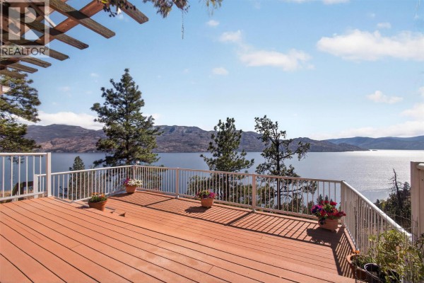 Kitchen - 3040 Seclusion Bay Road, West Kelowna, BC V4T1W5 Photo 3