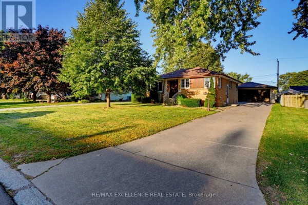 3040 Woodlawn Avenue, Windsor