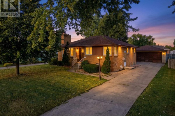 3040 Woodlawn Avenue, Windsor, ON N8W2H7 Photo 3