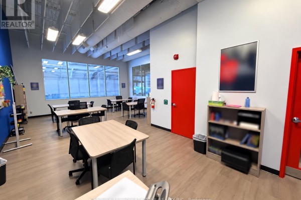3045 Mavis Road, Mississauga, ON L5C1Y7 Photo 4