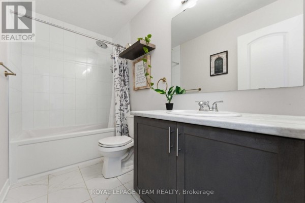 3048 Travertine Way, Ottawa, ON, photo 3