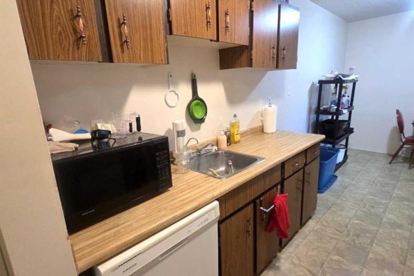 Dining room - 304b, 5611 9 Avenue, Edson, AB T7E1R5 Photo 4