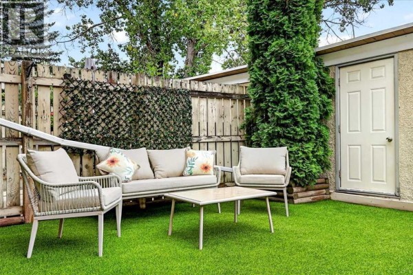 Primary Bedroom - 305, 11010 Bonaventure Drive Se, Calgary, AB T2J3A8 Photo 3