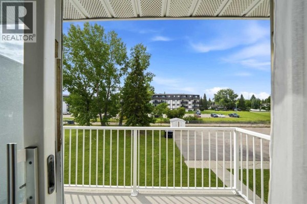 Living room - 305, 19 Bennett Street, Red Deer, AB T4R1V3 Photo 5