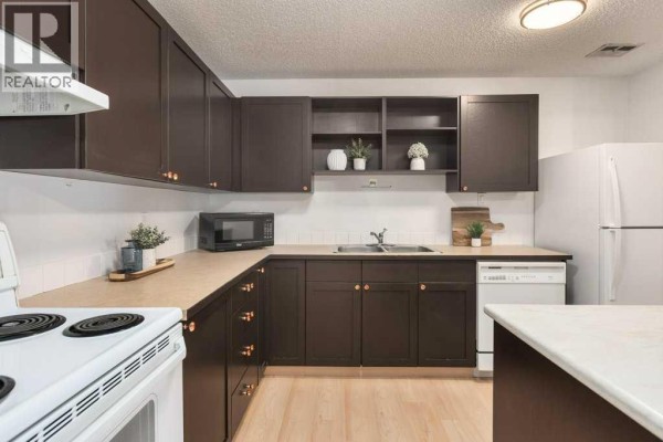 305, 550 Westwood Drive Sw, Calgary, AB T3C3T9 Photo 5
