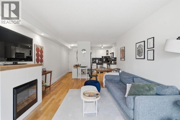 4pc Bathroom - 305, 716 3 Avenue Nw, Calgary, AB T2N0J1 Photo 4