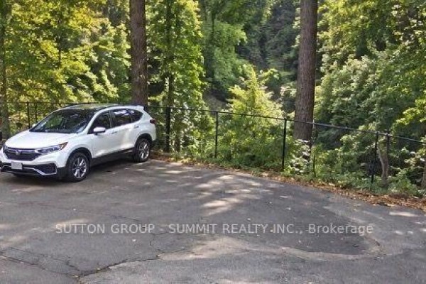 305 - 101 Brookhaven Drive, Toronto, ON M6M4P1 Photo 5