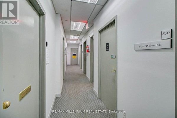 305 - 101 Dundas Street W, Whitby, ON, photo 2