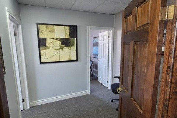 305 - 101 Dundas Street W, Whitby, ON L1N2M2 Photo 5