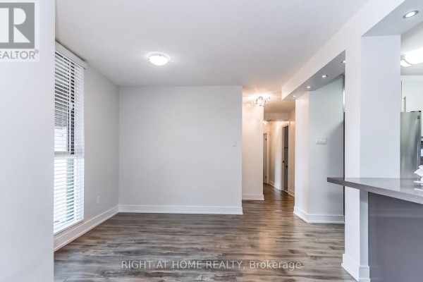 305 - 1300 Mississauga Valley Boulevard, Mississauga, ON L5A3S8 Photo 5